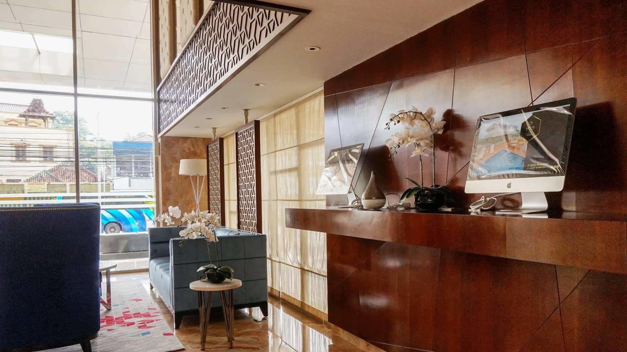 סמאראנג Louis Kienne Hotel Pandanaran מראה חיצוני תמונה